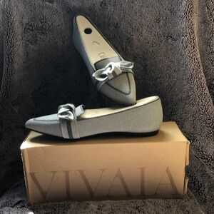 Vivaia Women's Elegant Gray Flats with Bow Detail